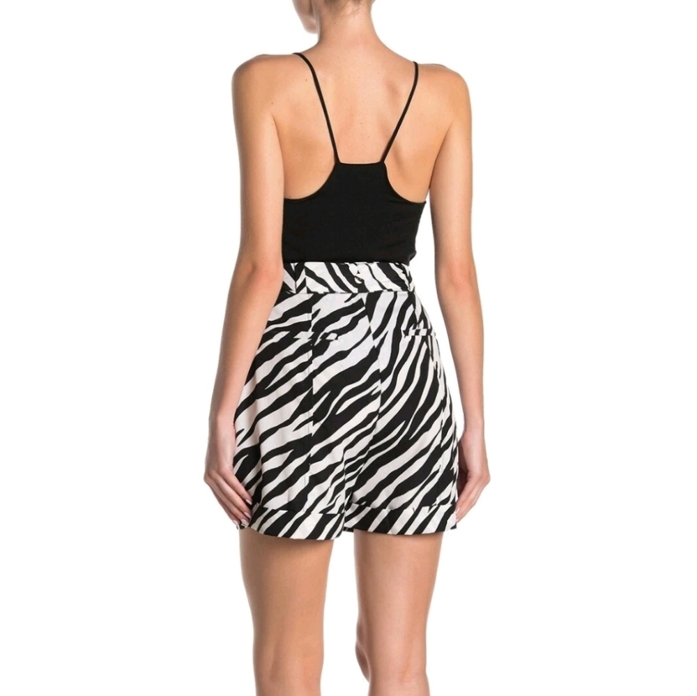 Walter Baker Zebra Shorts, Size 10 - Picture 2 of 10